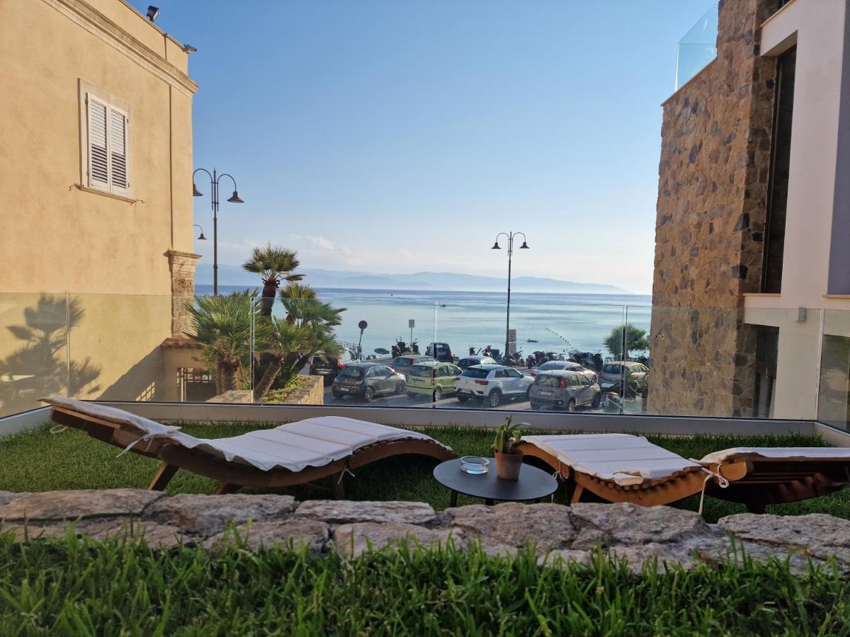Ngonia Bay Boutique Hotel Мілаццо Екстер'єр фото