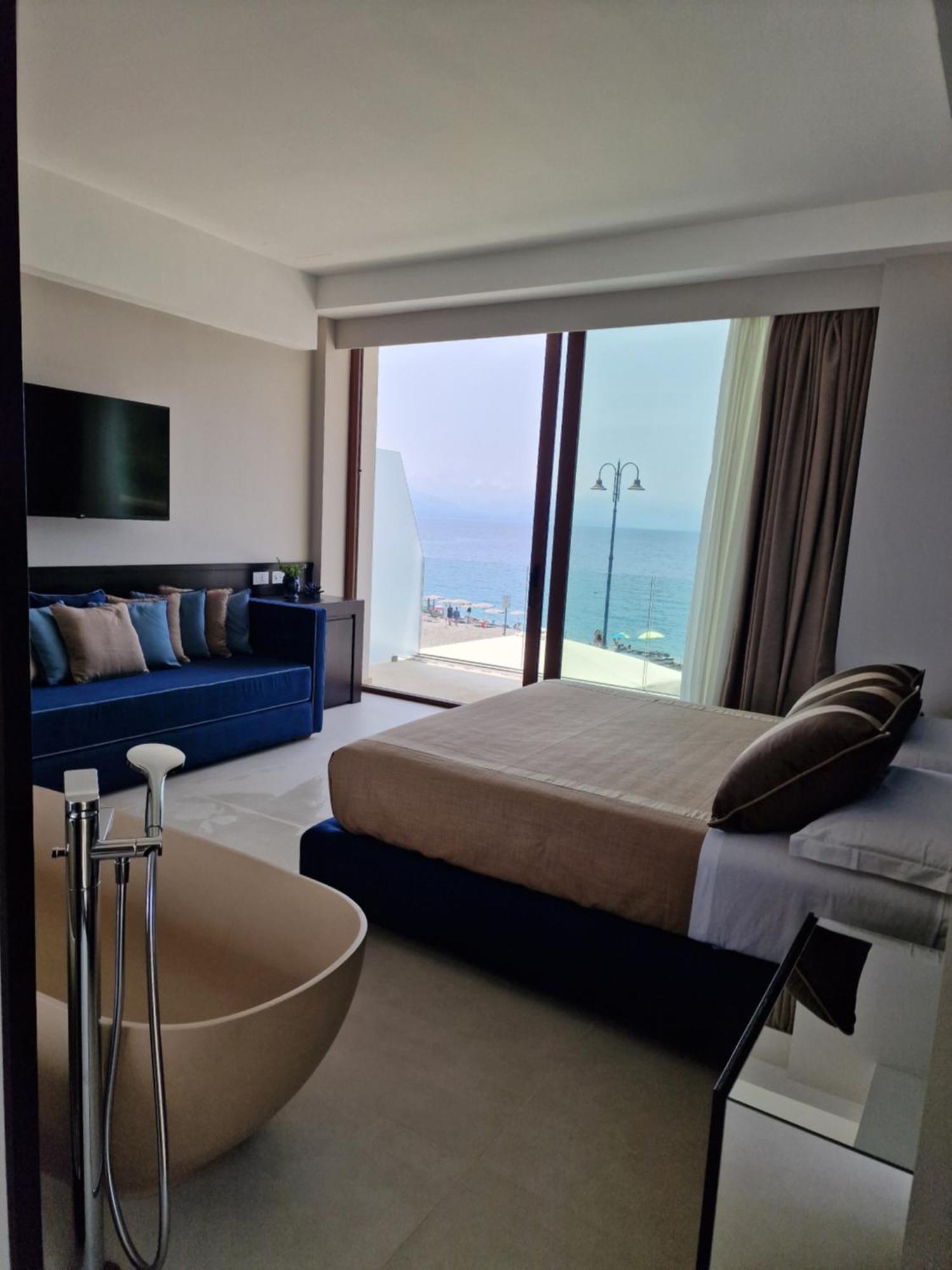 Ngonia Bay Boutique Hotel Мілаццо Екстер'єр фото