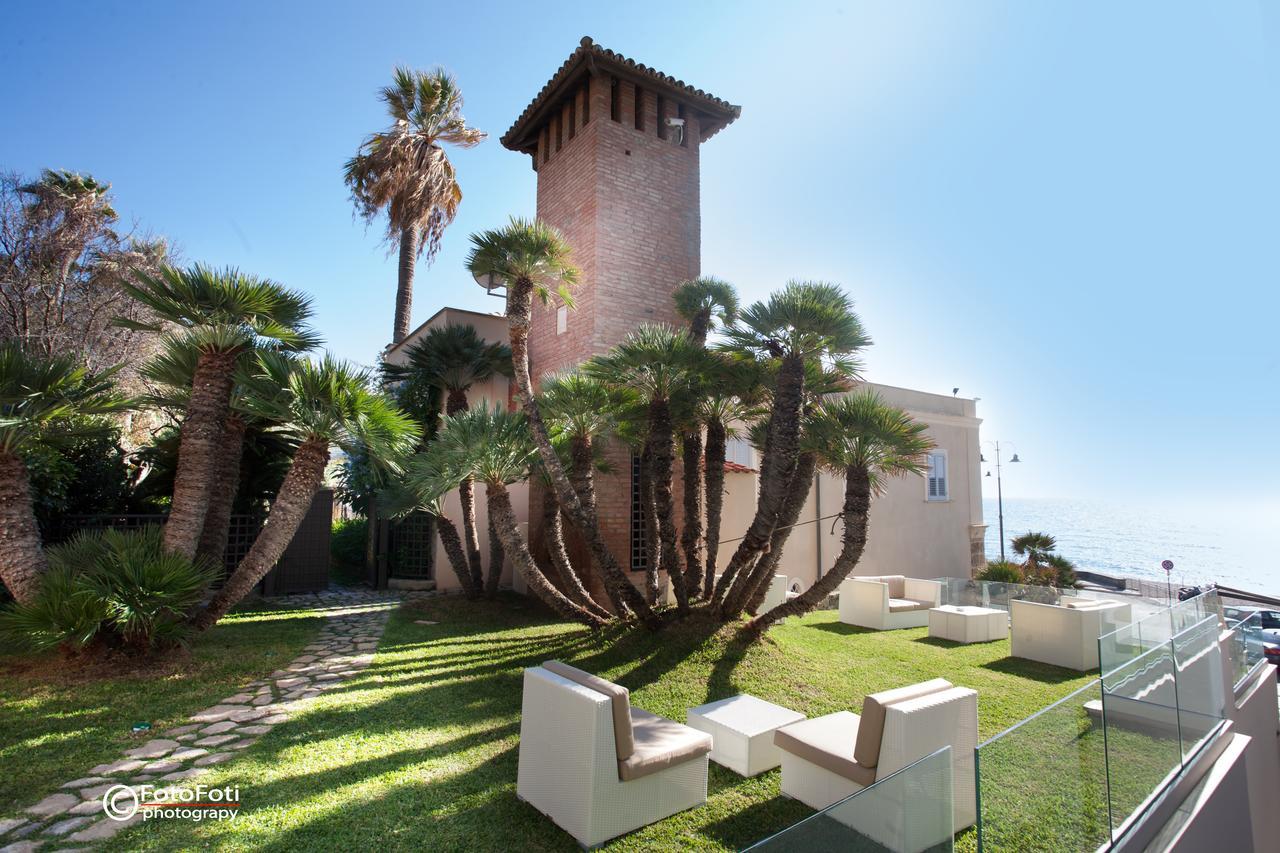 Ngonia Bay Boutique Hotel Мілаццо Екстер'єр фото