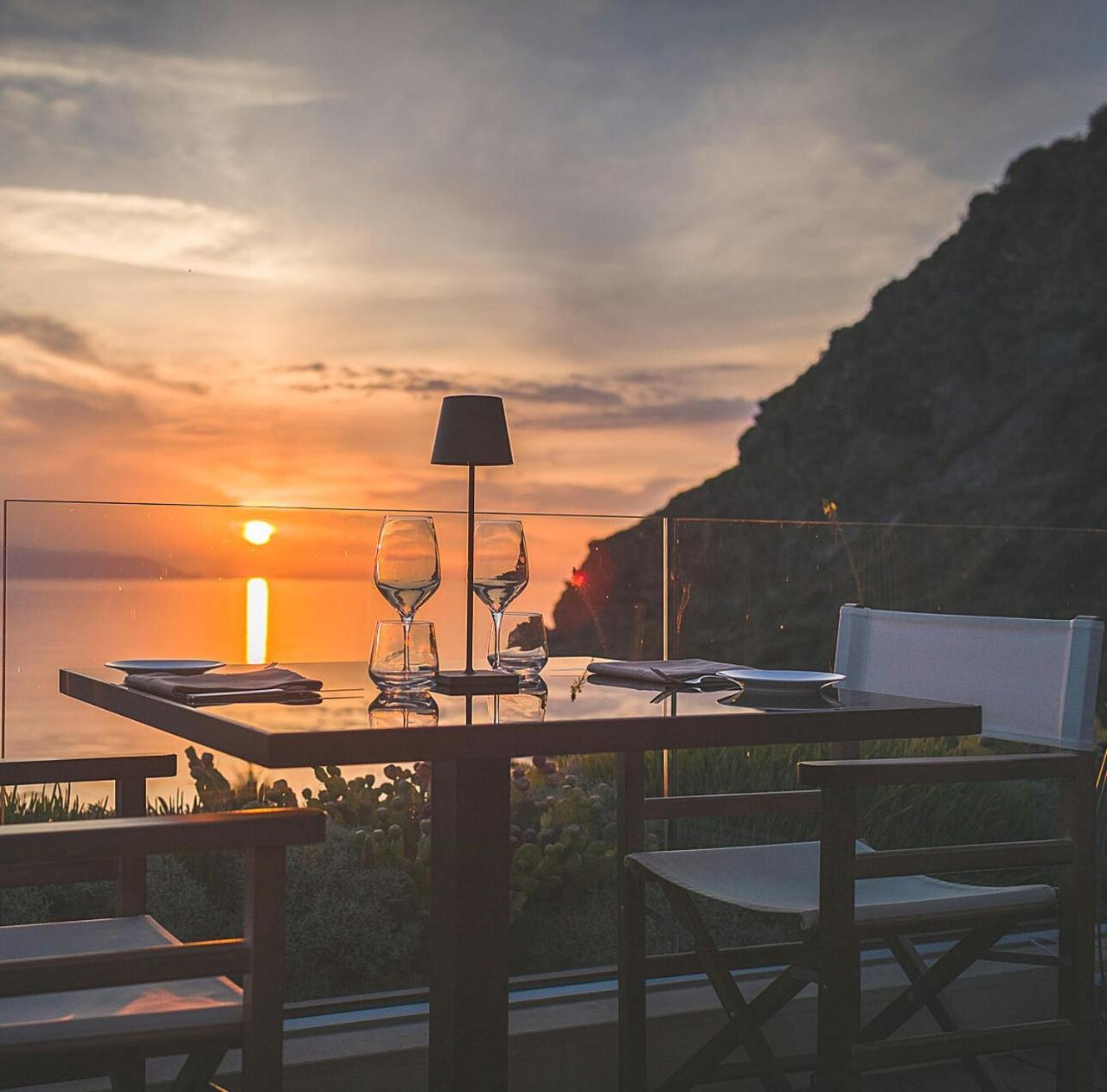 Ngonia Bay Boutique Hotel Мілаццо Екстер'єр фото