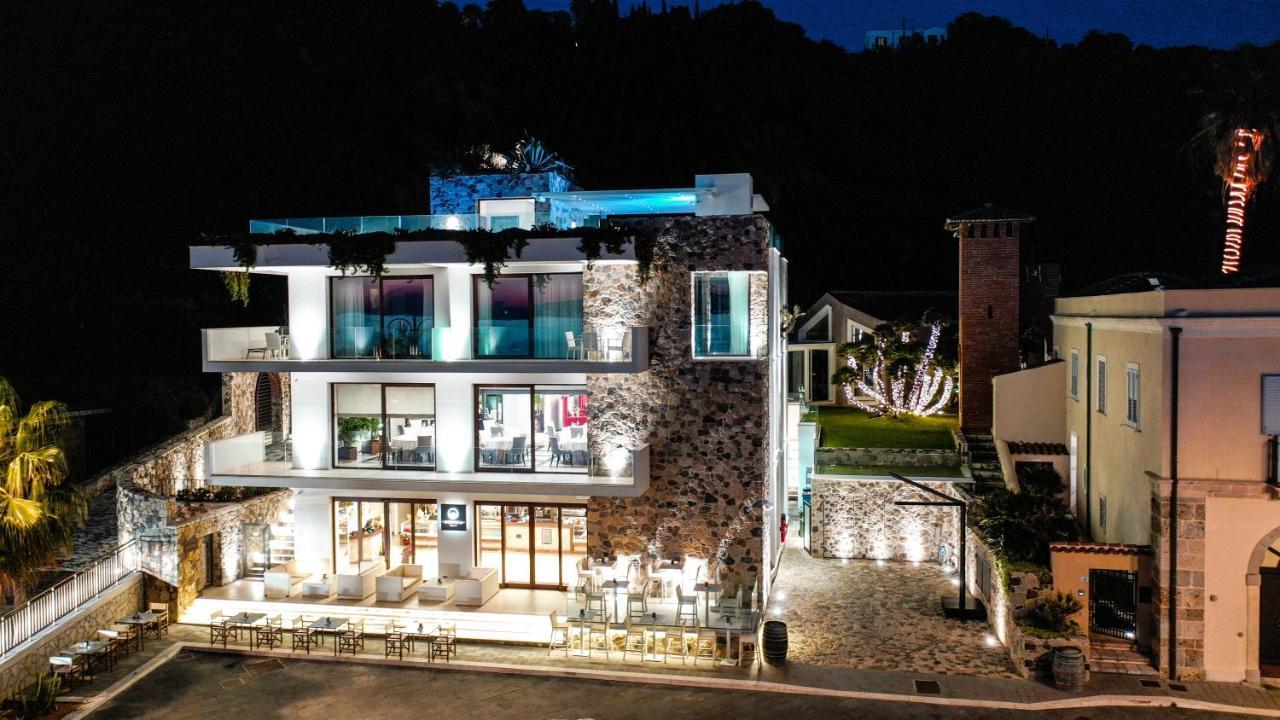 Ngonia Bay Boutique Hotel Мілаццо Екстер'єр фото
